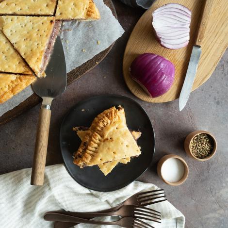 Oliven- und Zwiebelkonfit-Tarte